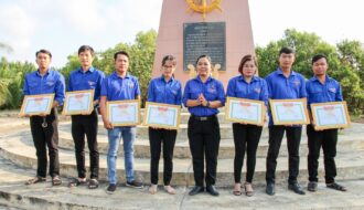 Thị đoàn – Hội LHTN Việt Nam thị xã Duyên Hải tổ chức hành trình giáo dục truyền thống đến với địa chỉ đỏ, gắn với tuyên dương các thủ lĩnh thanh niên, cán bộ Hội tiêu biểu
