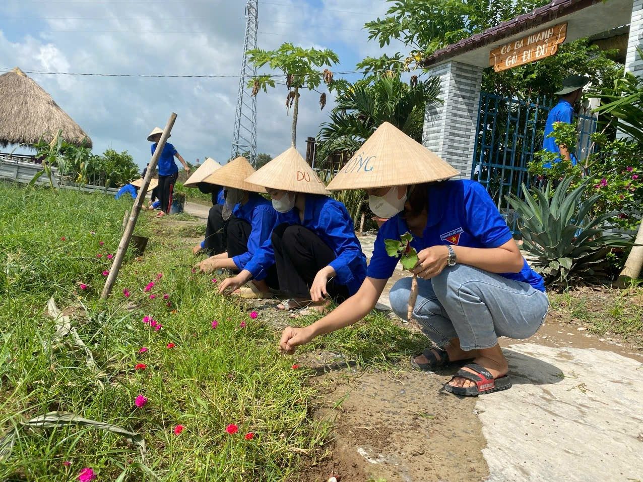 Ảnh có chứa ngoài trời, thực vật, trang phục, người Nội dung do AI tạo ra có thể không chính xác.