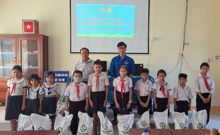 D:\Văn thư\Hình hoạt động\Đoàn\2025\55. Thắp sáng ước mơ Thiếu nhi VN\864ef527b69a05c45c8b22.jpg