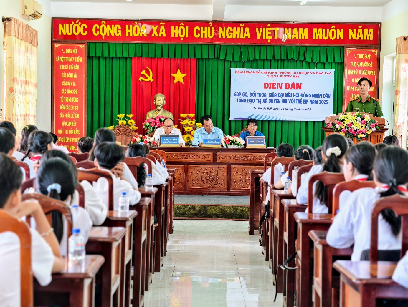 DIỄN ĐÀN “ GẶP GỠ, ĐỐI THOẠI GIỮA ĐẠI BIỂU HỘI ĐỒNG NHÂN DÂN, LÃNH ĐẠO THỊ XÃ DUYÊN HẢI VỚI TRẺ EM NĂM 2025″