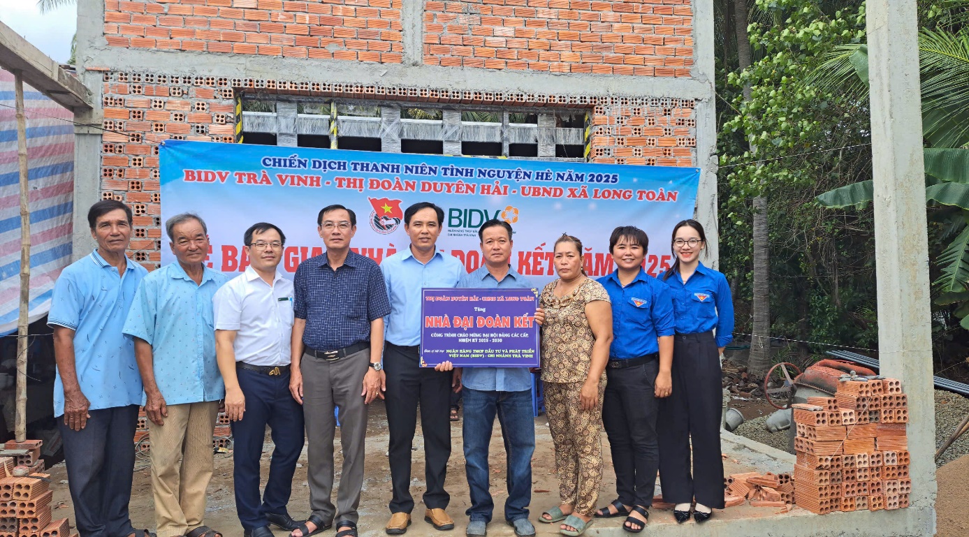 LỄ BÀN GIAO NHÀ ĐẠI ĐOÀN KẾT